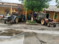 Trường MN Hữu Sản - Bắc Quang - Hà Giang thực hiện thu dọn, di chuyển đồ dùng đồ chơi từ trường cũ xuống trường mới.